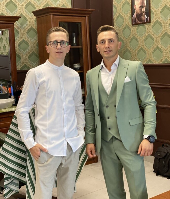 Чоловіча стрижка у барбершоп Еліт фото хлопців